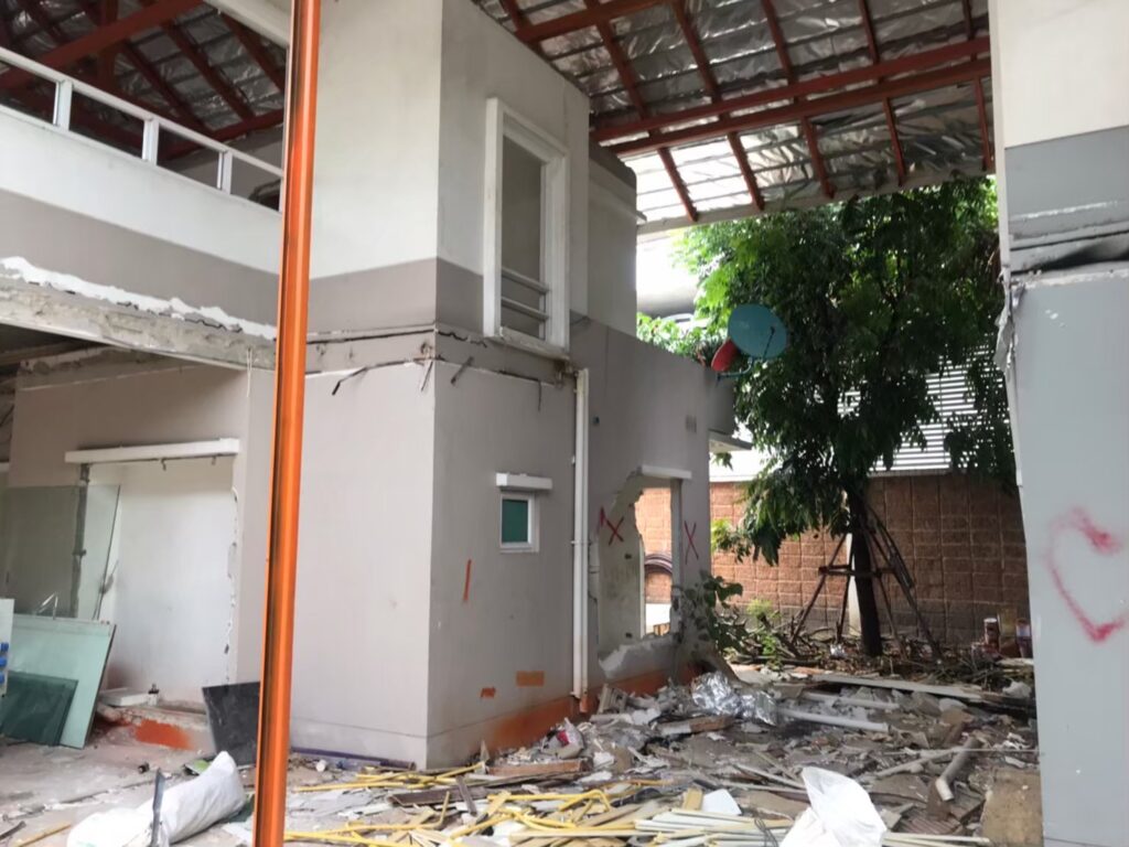 ภาพงานรีโนเวทบ้าน 2 หลังรวมเป็นหลังเดียวและตกแต่งภายใน