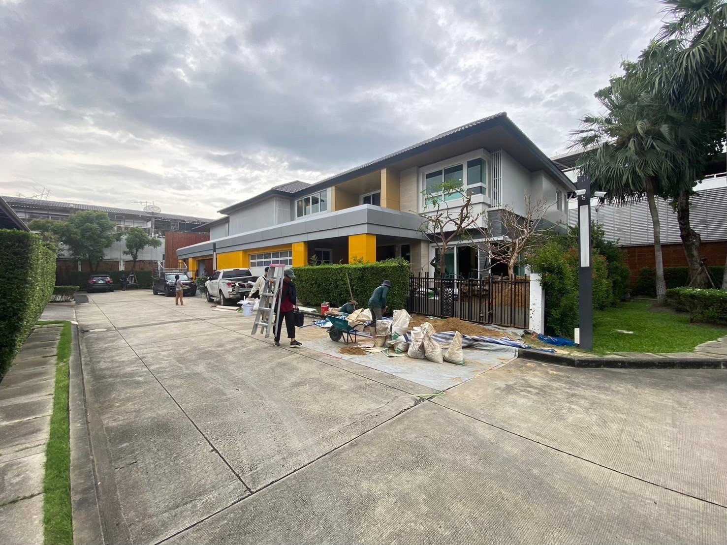 โครงการปรับปรุงรีโนเวทบ้าน 2 หลังรวมเป็นหลังเดียวและตกแต่งภายใน ควบคุมงานโดยทีมงาน ตรี วิศวะ กรุ๊ป
